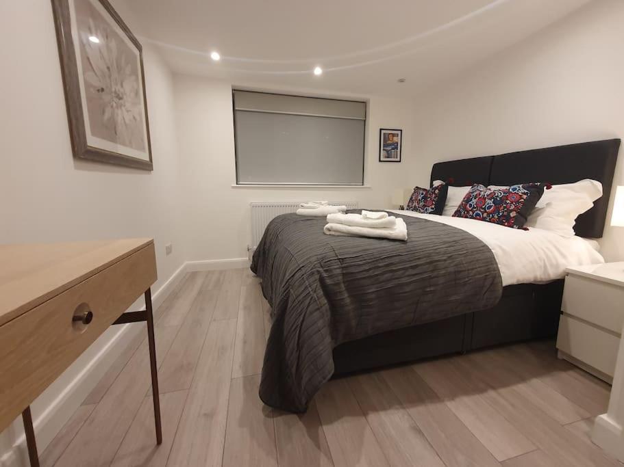 Luton Town Centre Executive Apartment Extérieur photo
