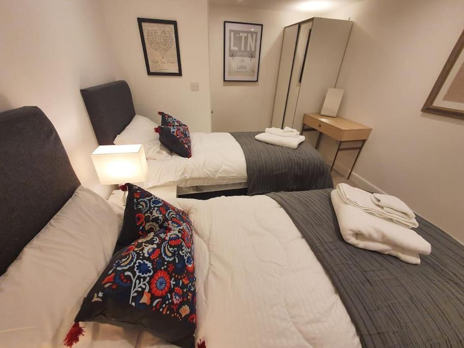 Luton Town Centre Executive Apartment Extérieur photo